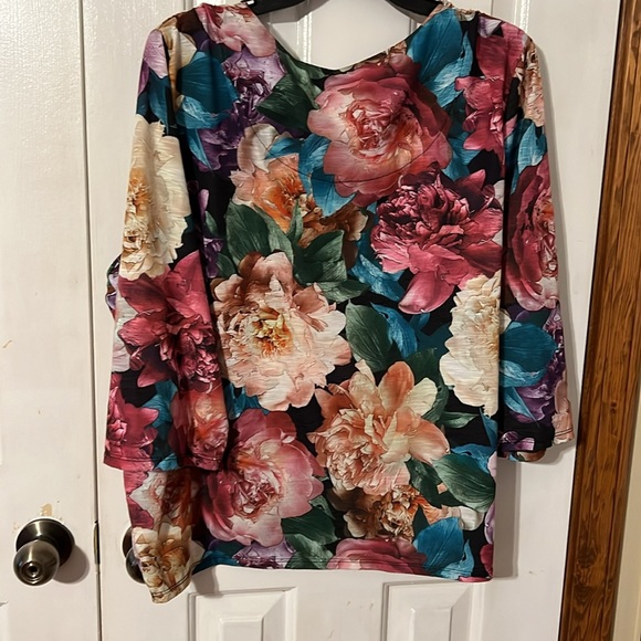 Alfred Dunner floral woman top - Picture 5 of 6